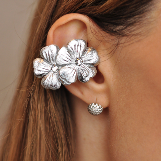PRIAMBLE Aruna Open-Ear Audio Earrings in Silver – Close-Up Detail
