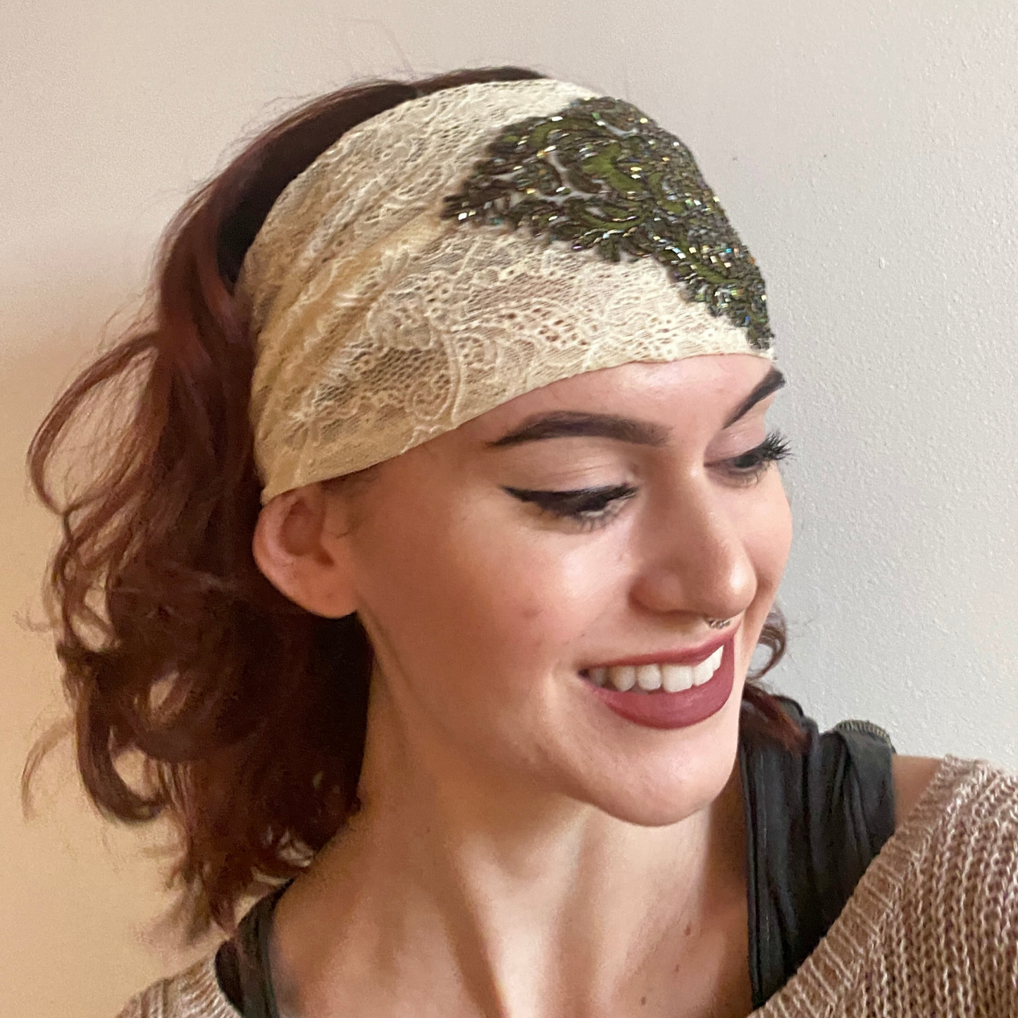 Stretch lace headband with embroidered appliqué